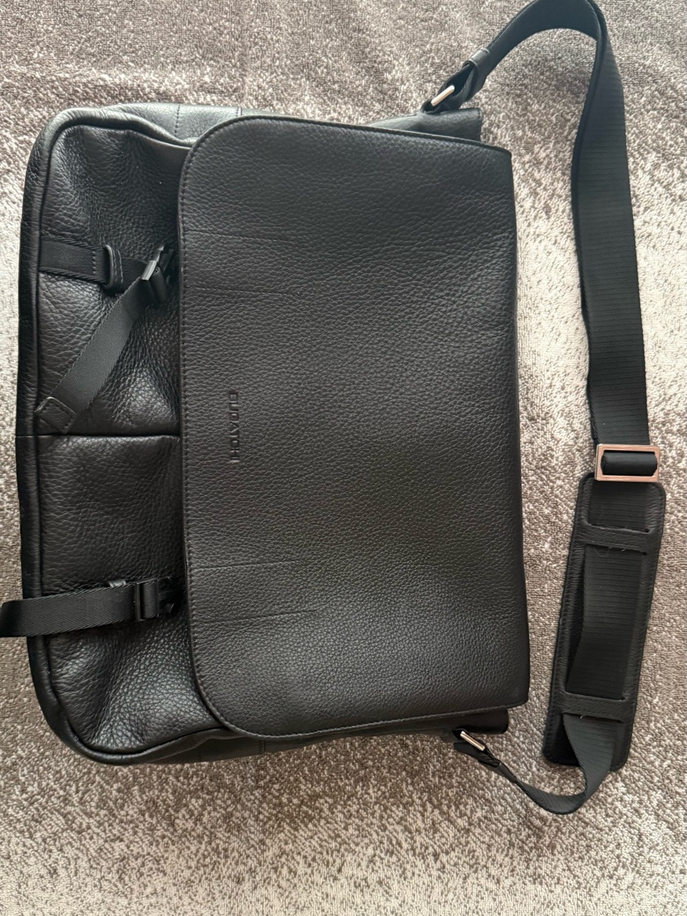 Black Men's Pebble Leather Messenger Bag - Bugatchi GW123